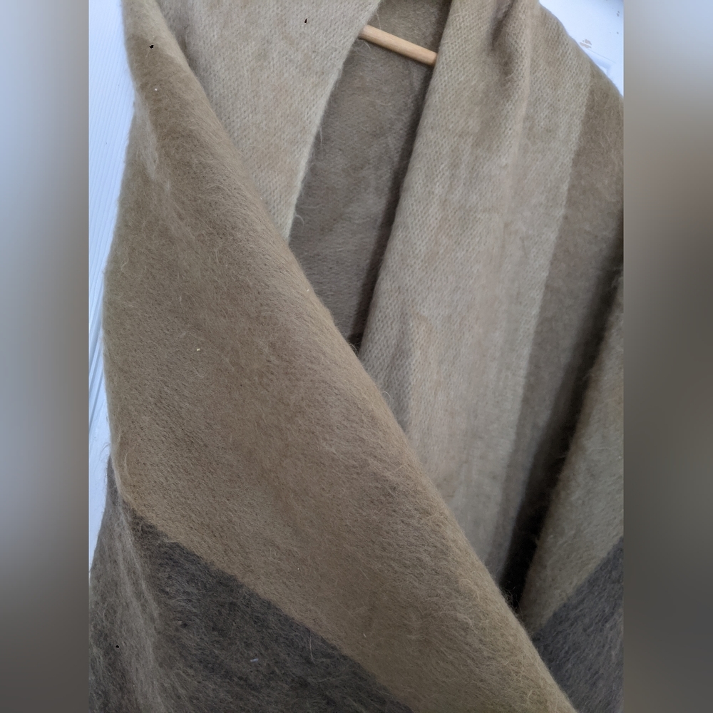 Alpaca Wrap Shawl throw - Picture 7 of 12